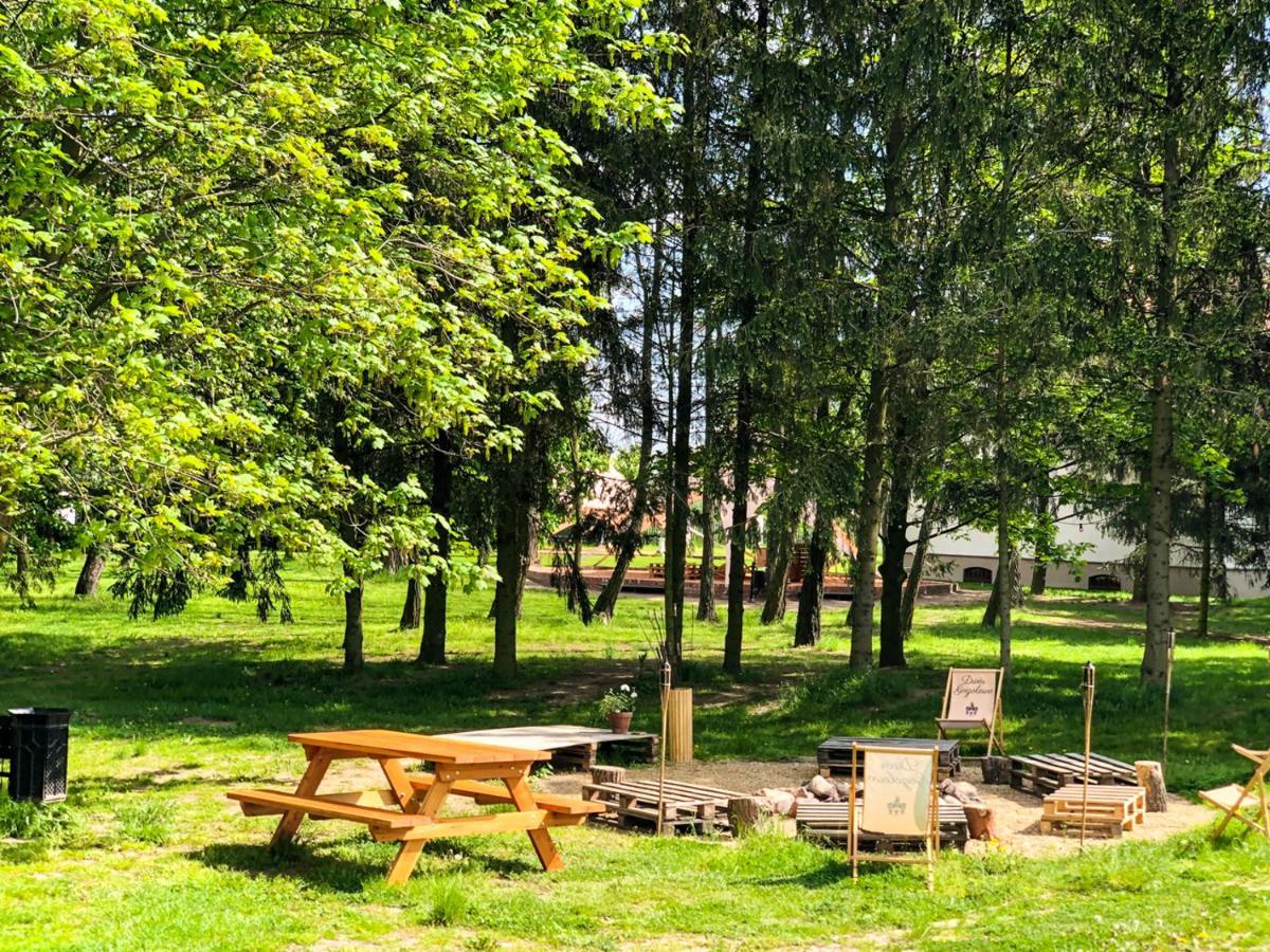 Dwor Gogolewo Nad Warta Bed & Breakfast Ksiaz Wielkopolski Exterior foto